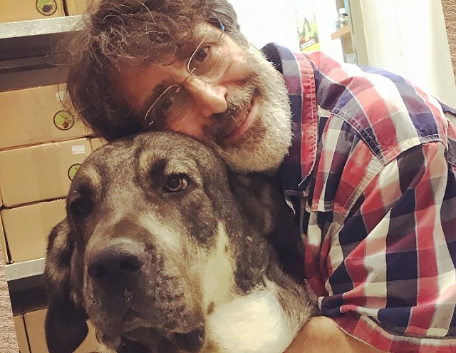 Conrado con un mastín